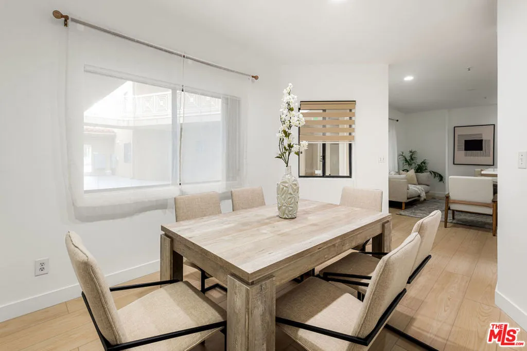 861 S Windsor Boulevard 103, Los Angeles, California 90005 home-pic-6